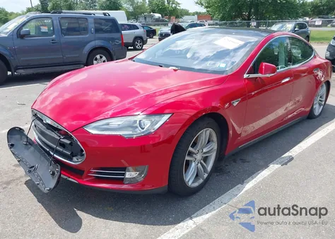 2013 Tesla Model S из США, поврежденный, VIN 5YJSA1CN2DFP21558